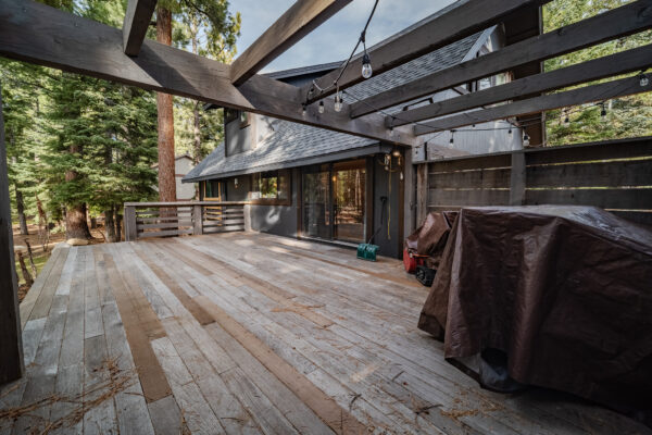 beaumount-basecamp-backyard-deck