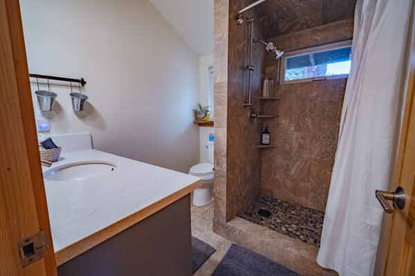 beaumount-basecamp-bathroom-upstairs